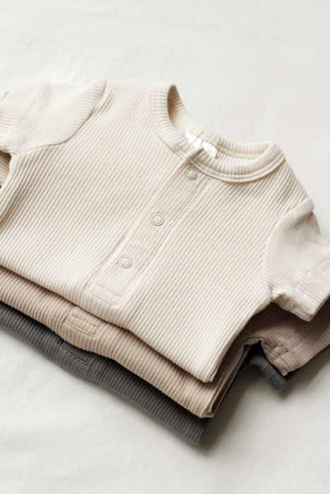 Organic Ribbed Snap Bodysuit- Oatmeal– Alabaster Baby